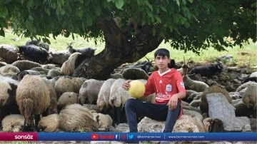 Futbolcu olma hayaliyle okulda ve yaylada antrenman yapıyor