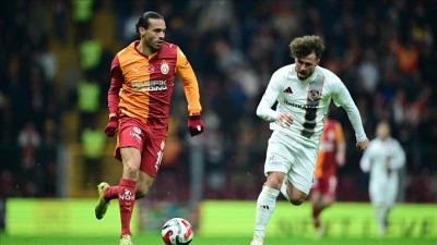 Galatasaray, sahasında 1 puanı son anlarda kurtardı