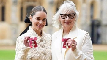 Game of Thrones'un Khaleesi'si Emilia Clarke Britanya İmparatorluk Nişanı ile Onurlandırıldı