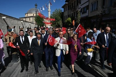 GastroAntep K&uuml;lt&uuml;r Yolu Festivali kortej y&uuml;r&uuml;y&uuml;ş&uuml;yle başladı