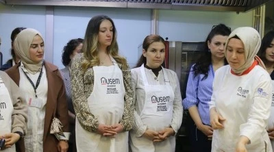Gastronomi kentinde anne adayları ve ebeler mutfakta buluştu