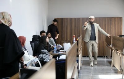 GA&Uuml;N İletişim Fak&uuml;ltesi &ouml;ğrencileri AA Gaziantep B&ouml;lge M&uuml;d&uuml;rl&uuml;ğ&uuml;'n&uuml; ziyaret etti