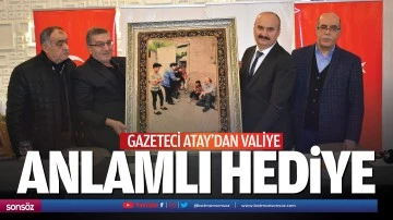 Gazeteci Atay&rsquo;dan valiye anlamlı hediye
