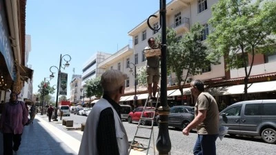 Gazi Caddesi K&uuml;rt şairlerin beyitleriyle s&uuml;slendi