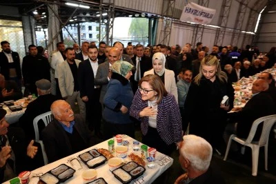 Gaziantep B&uuml;y&uuml;kşehir Belediye Başkanı Şahin, Araban'da iftara katıldı