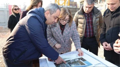 Gaziantep B&uuml;y&uuml;kşehir Belediye Başkanı Şahin, Kamil Ocak Spor Salonu inşaat alanını inceledi