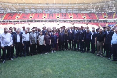 Gaziantep FK'de başkan Memik Yılmaz g&uuml;ven tazeledi