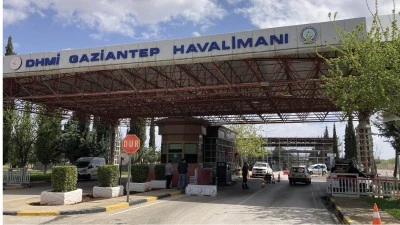 Gaziantep Havalimanı'nda &ccedil;ıkan arbedede 1'i polis 2 kişi yaralandı