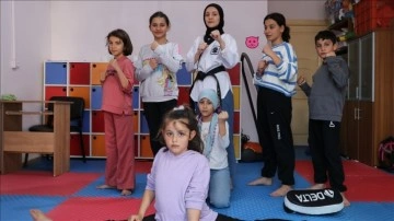 Gaziantep'li Tekvandocu Esra &Ccedil;ift&ccedil;i Normalleşme S&uuml;recine Destek Oluyor