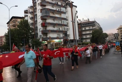 Gaziantep'te 30 Ağustos Zafer Bayramı dolayısıyla bayraklı y&uuml;r&uuml;y&uuml;ş d&uuml;zenlendi
