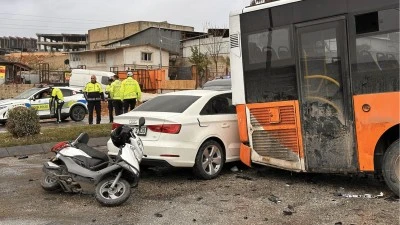 Gaziantep'te 4 aracın karıştığı kazada 12 kişi yaralandı