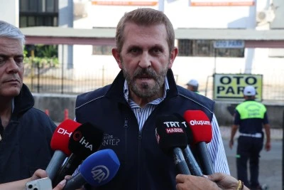 Gaziantep'te 5 katlı iş merkezinde &ccedil;ıkan yangına m&uuml;dahale ediliyor