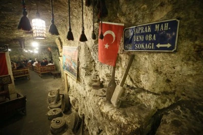 Gaziantep'te 500 yıllık mağara kafede ziyaret&ccedil;i yoğunluğu yaşanıyor