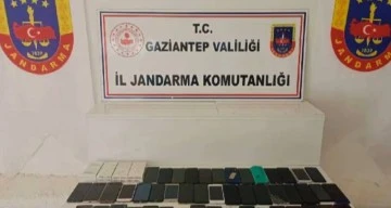 Gaziantep'te 52 ka&ccedil;ak cep telefonu ele ge&ccedil;irildi