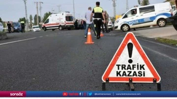 Gaziantep'te kamyon ile &ccedil;arpışan tırın s&uuml;r&uuml;c&uuml;s&uuml; hayatını kaybetti