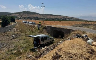 Gaziantep'te k&ouml;pr&uuml;den d&uuml;şen hafif ticari ara&ccedil;taki 6 kişi yaralandı