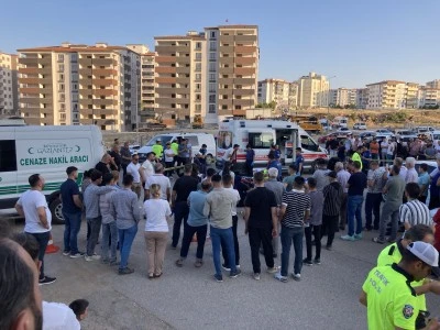 Gaziantep'te otomobil ile &ccedil;arpışan motosikletin s&uuml;r&uuml;c&uuml;s&uuml; &ouml;ld&uuml;