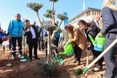 Gaziantep'te "Yeşil Şehirler, Huzurlu Nesiller" sloganıyla fidan dikimi yapıldı