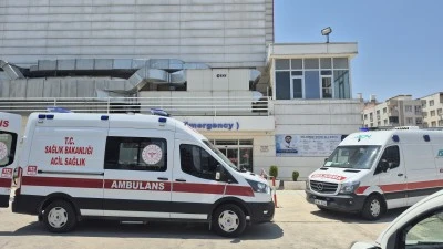 Gaziantep'te şarampole devrilen otomobildeki 1 kişi &ouml;ld&uuml;, 8 kişi yaralandı