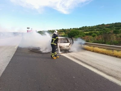 Gaziantep'te seyir halindeki otomobil yandı