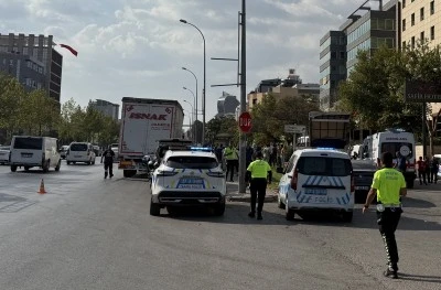 Gaziantep'te tırın &ouml;zel halk otob&uuml;s&uuml;ne &ccedil;arptığı kazada 3 kişi yaralandı