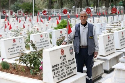 Gaziantep ve &ccedil;evre illerde Ramazan Bayramı arifesinde mezarlıklar ziyaret edildi