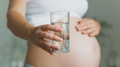 Gebelikte su t&uuml;ketiminin azı da &ccedil;oğu da zarar