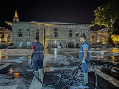 Gece temizlik &ccedil;alışması yapıldı