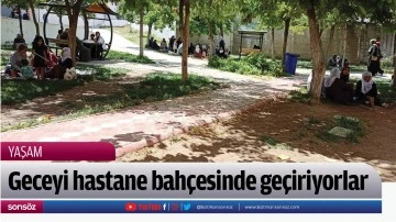 Geceyi hastane bah&ccedil;esinde ge&ccedil;iriyorlar