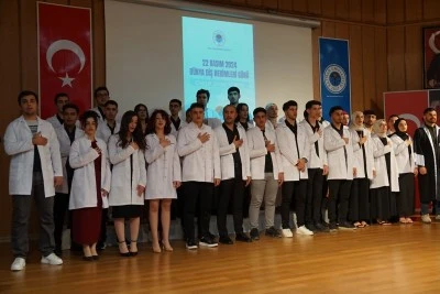 Geleceğin diş hekimleri beyaz &ouml;nl&uuml;k giydi