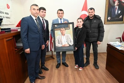 Gen&ccedil; sanat&ccedil;ıdan anlamlı hediye