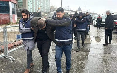 Gencin bı&ccedil;akla &ouml;ld&uuml;r&uuml;lmesi olayına karışan 2 ş&uuml;pheli tutuklandı