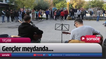 Gen&ccedil;ler meydanda&hellip;