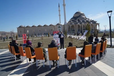 Gen&ccedil;ler sınavda, veliler seminerde&hellip;
