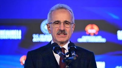 Gen&ccedil;lere y&ouml;nelik sosyal medya d&uuml;zenlemesi bu yıl devreye alınacak