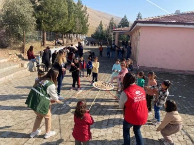 Gen&ccedil;lik Merkezi Asmak&ouml;pr&uuml;&rsquo;deydi&hellip;
