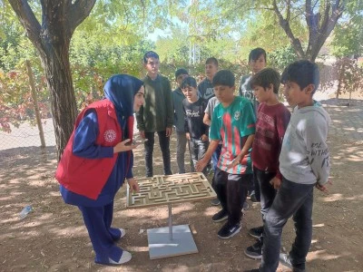 Gen&ccedil;lik Merkezi k&ouml;y k&ouml;y geziyor