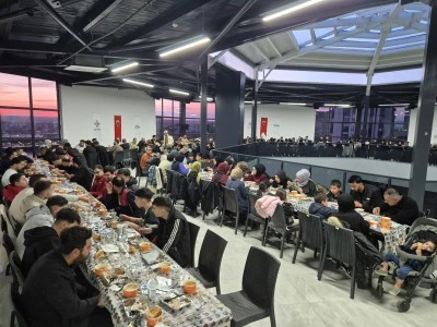 Gen&ccedil;lik, STM&rsquo;de iftar yaptı