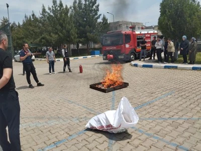 Gen&ccedil;lik&rsquo;te ateşle m&uuml;cadele tatbikatı