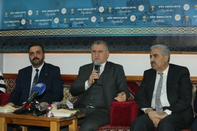Gen&ccedil;lik ve Spor Bakanı Bak, Diyarbakır'da gen&ccedil;lerle bir araya geldi: