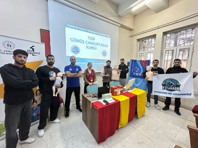 Gen&ccedil;likten g&uuml;m&uuml;ş cankurtaran kursu
