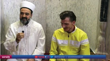 Gezmek i&ccedil;in geldiği Şanlıurfa'da M&uuml;sl&uuml;man oldu