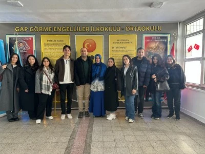 GİBT&Uuml; &ouml;ğrencileri g&ouml;rme engellilere rehberlik yaptı