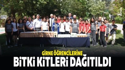 Girne &Ouml;ğrencilerine bitki kitleri dağıtıldı