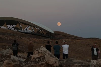 G&ouml;beklitepe'de dolunay
