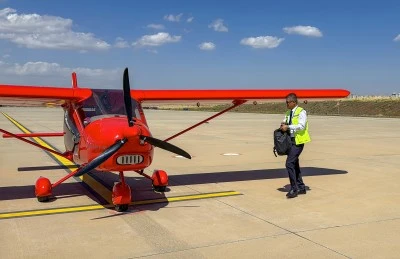 G&ouml;ky&uuml;z&uuml;ne sevdalanan nalbur, evini, iş yerini ve aracını satıp pilot oldu