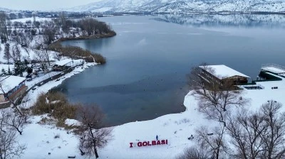 G&ouml;lbaşı G&ouml;l&uuml; buz tuttu