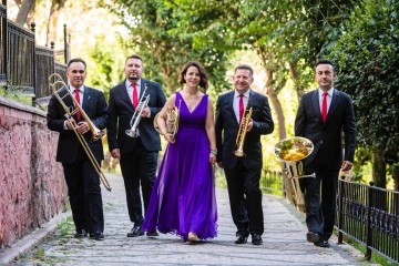 Golden Horn Brass Batman&rsquo;da