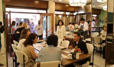 G&ouml;n&uuml;l k&ouml;pr&uuml;s&uuml; kuracak restoran a&ccedil;ıldı