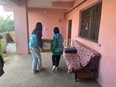 G&ouml;n&uuml;ll&uuml; &ouml;ğrenciler, yardım kolileri hazırlıyor